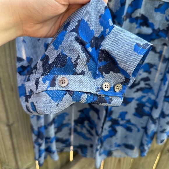 Two by Vince Camuto Blue Camo Blouse - Picture 3 of 8